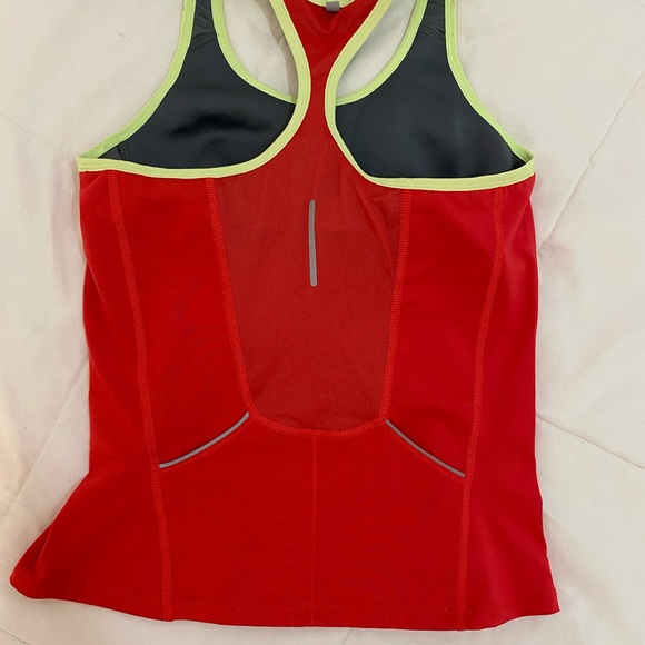 NIKE Runner Top - Picture 4 of 5